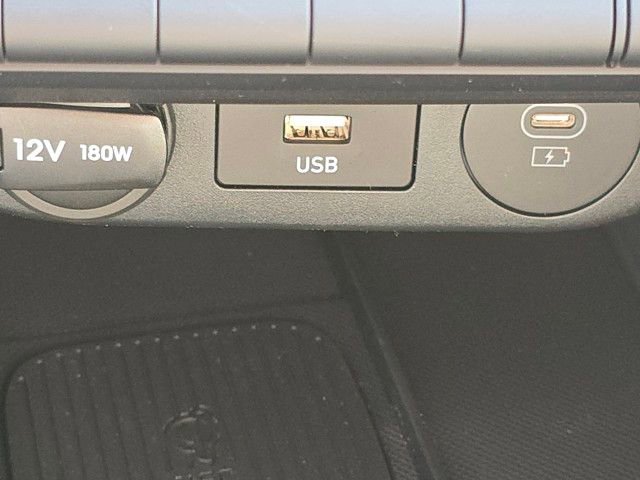 Certified 2025 Hyundai Elantra Limited image 17