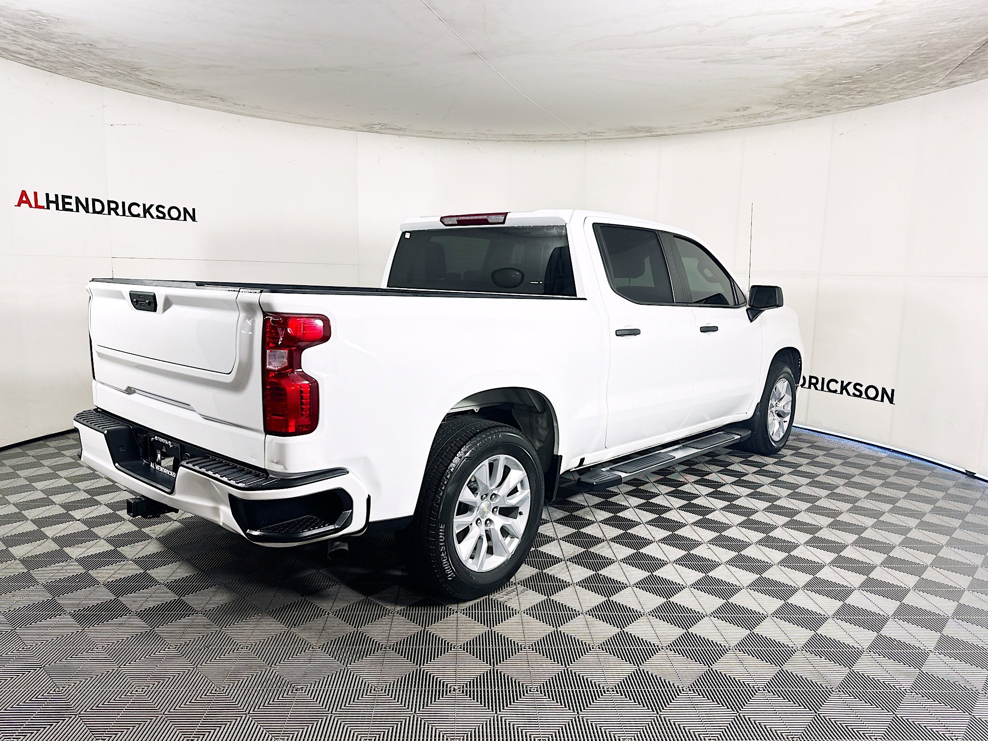 Used 2023 Chevrolet Silverado 1500 Custom image 3