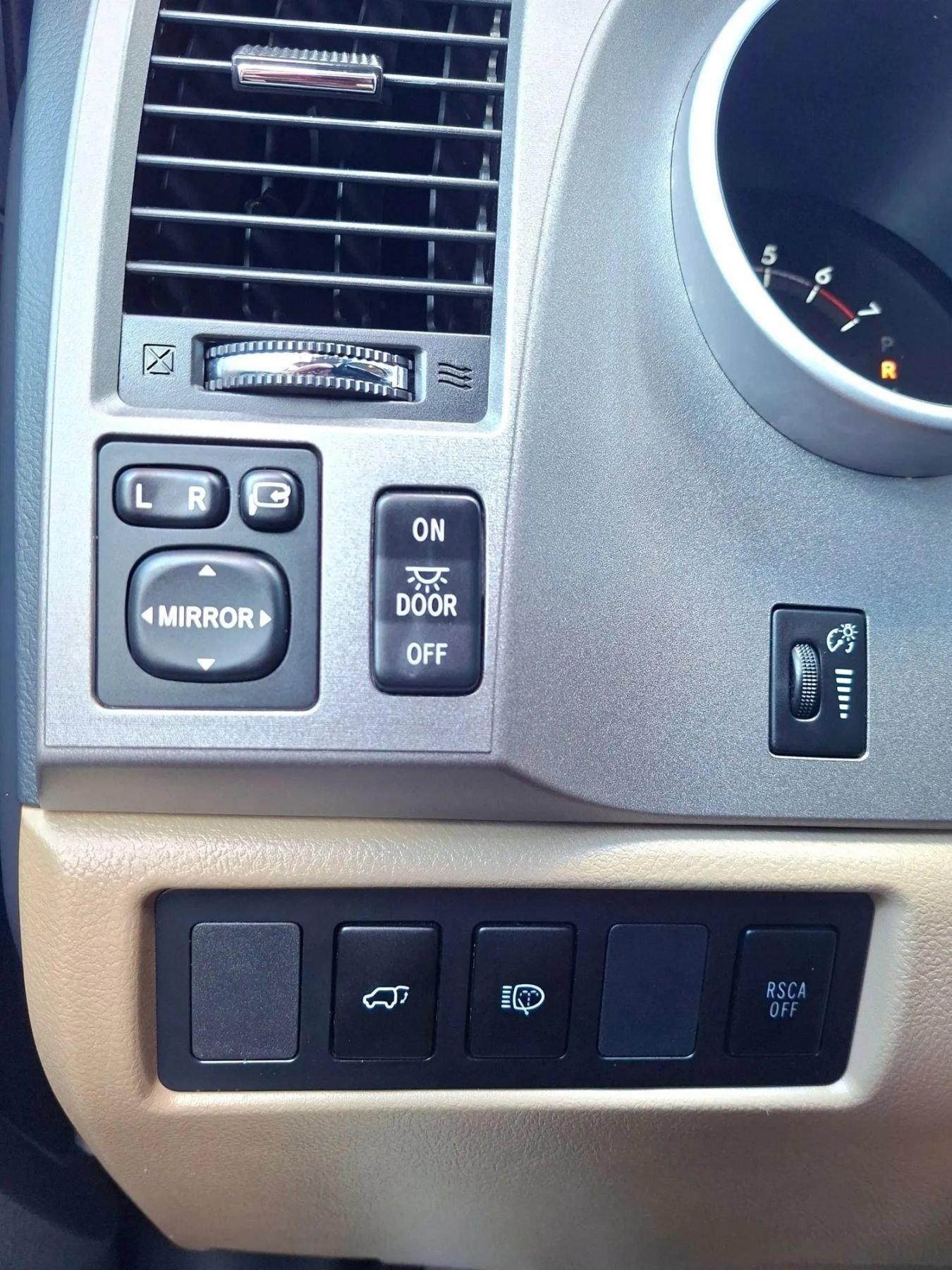 Used 2013 Toyota Sequoia Limited AWD/4WD image 32