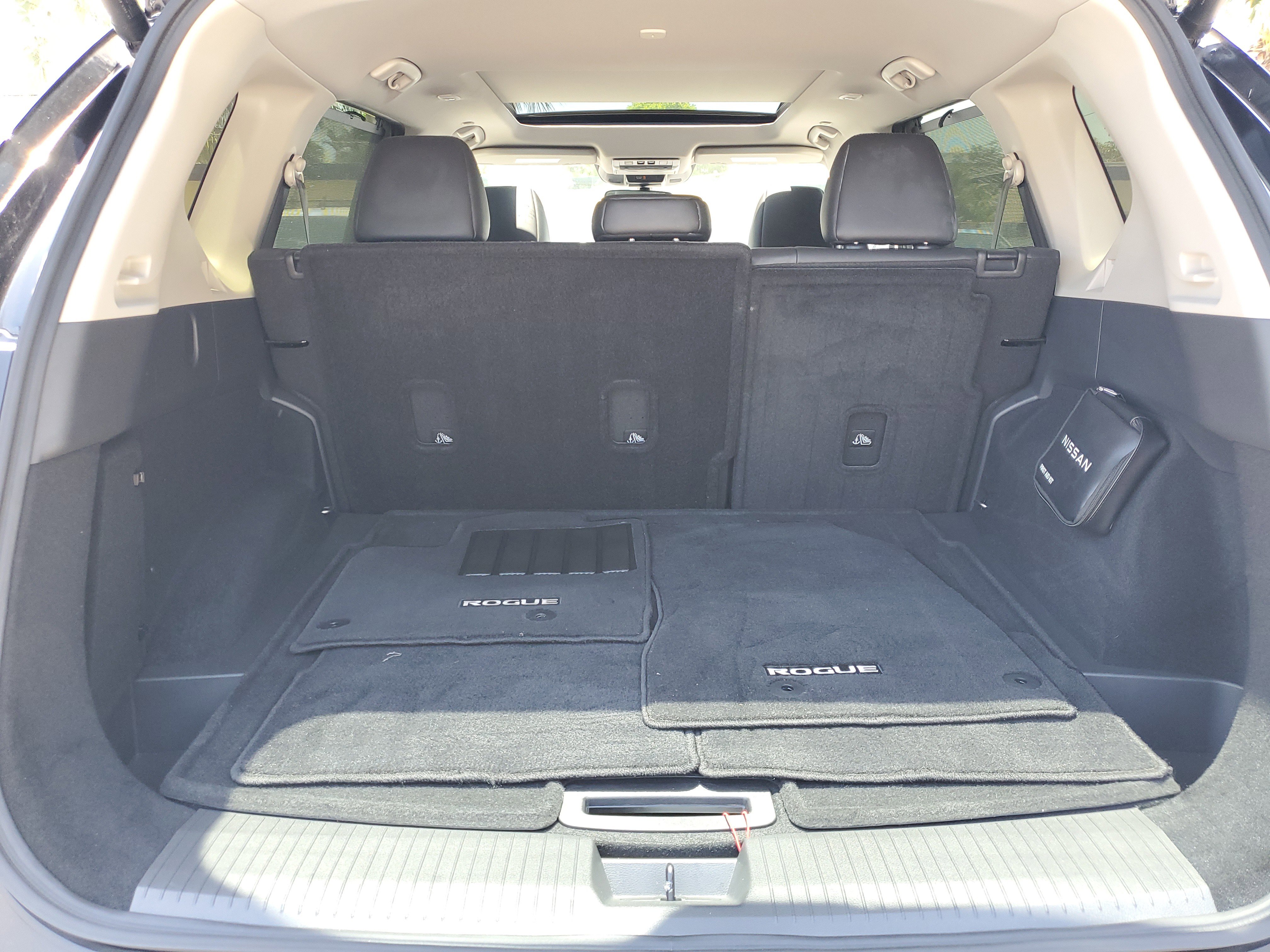 Used 2023 Nissan Rogue SV w/ SV Premium B Package image 15