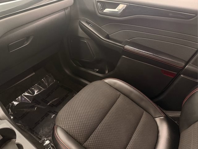 Used 2025 Ford Escape ST-Line FWD image 24