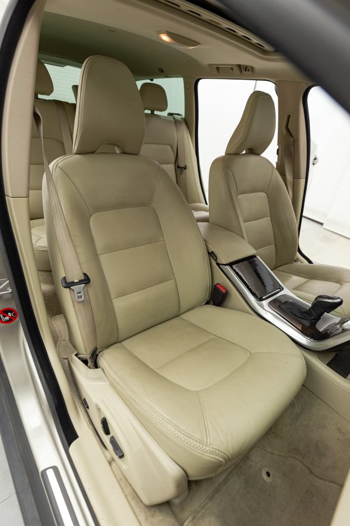 Used 2015 Volvo XC70 T6 w/ Technology Package AWD/4WD image 40