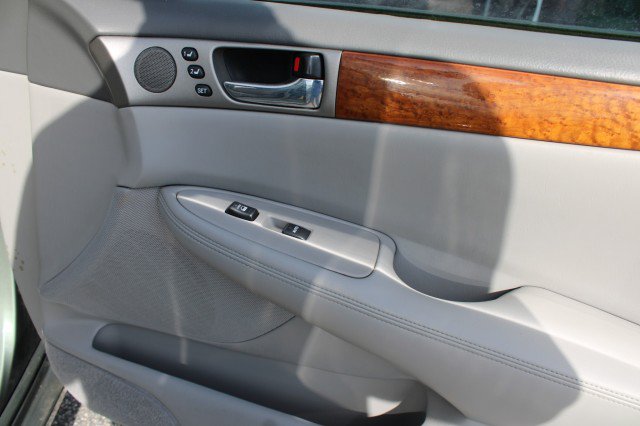 Used 2005 Lexus ES 330 FWD image 12