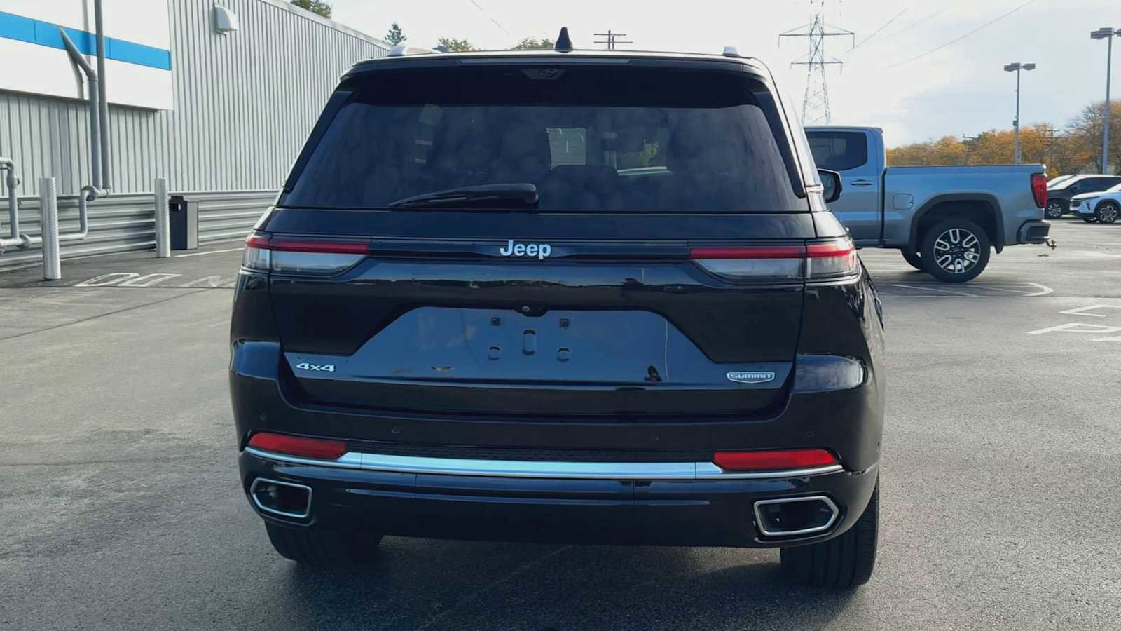 Used 2023 Jeep Grand Cherokee Summit image 3