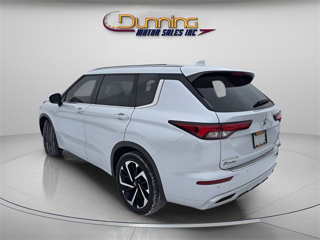 Used 2022 Mitsubishi Outlander SEL image 2