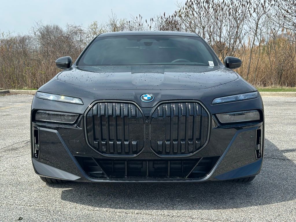 New 2026 BMW 750e xDrive w/ Executive Package AWD/4WD image 2