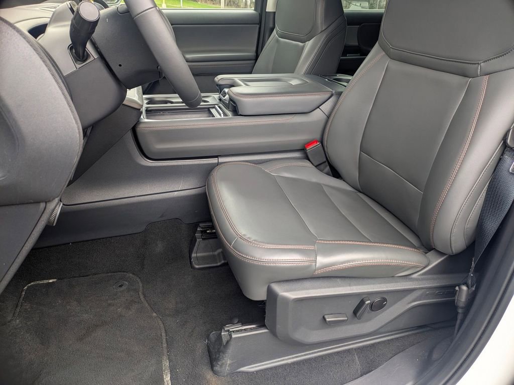 Used 2025 Ford Expedition Active image 16