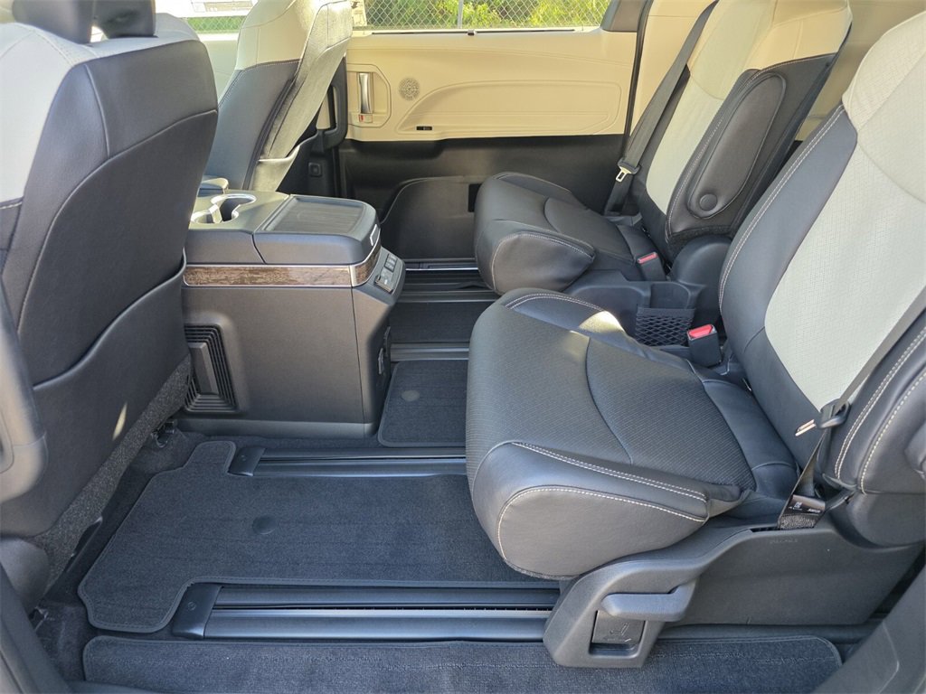 New 2025 Toyota Sienna Platinum image 23