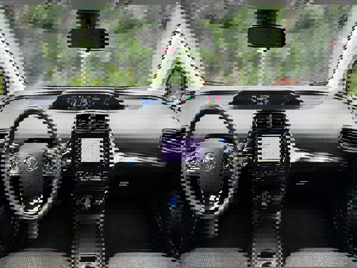 Used 2021 Toyota Prius LE w/ Carpet Mat Package (TMS) FWD image 17