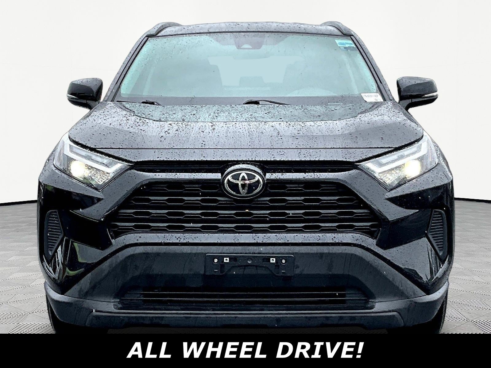 Used 2022 Toyota RAV4 XLE AWD/4WD image 2