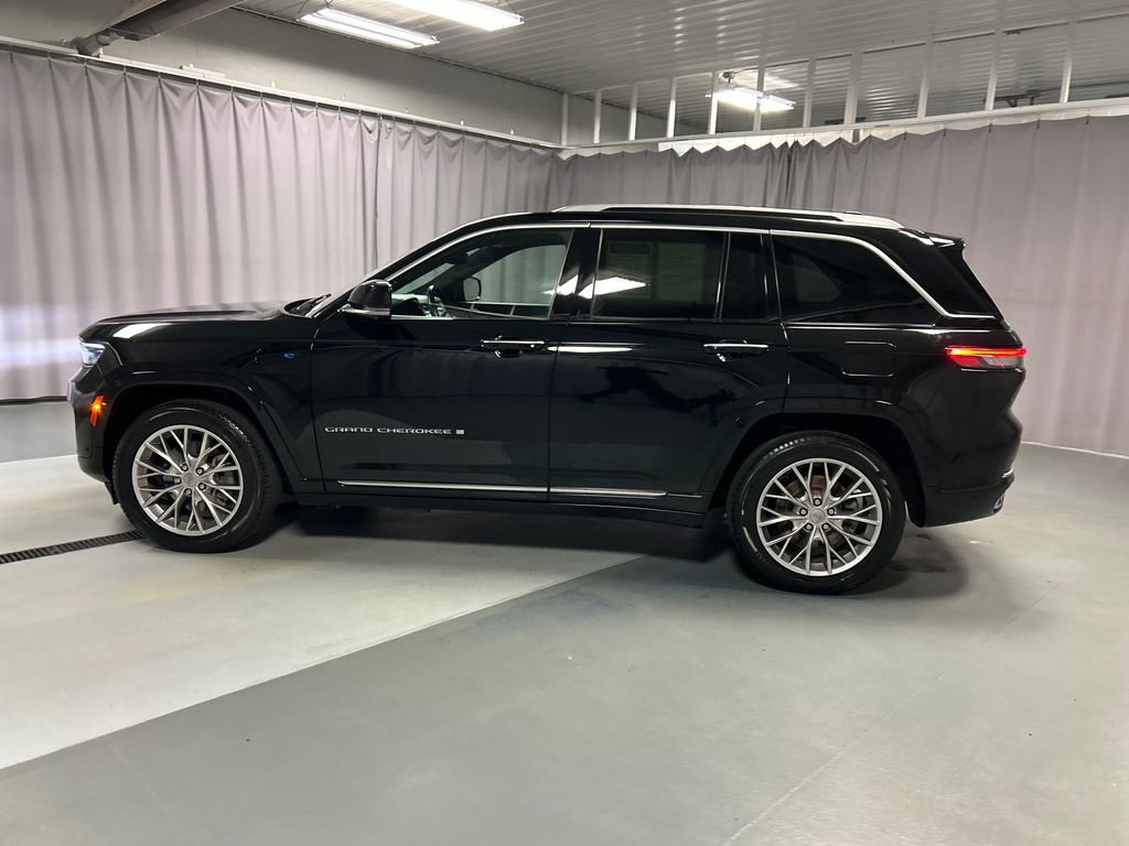 Used 2023 Jeep Grand Cherokee Summit image 4