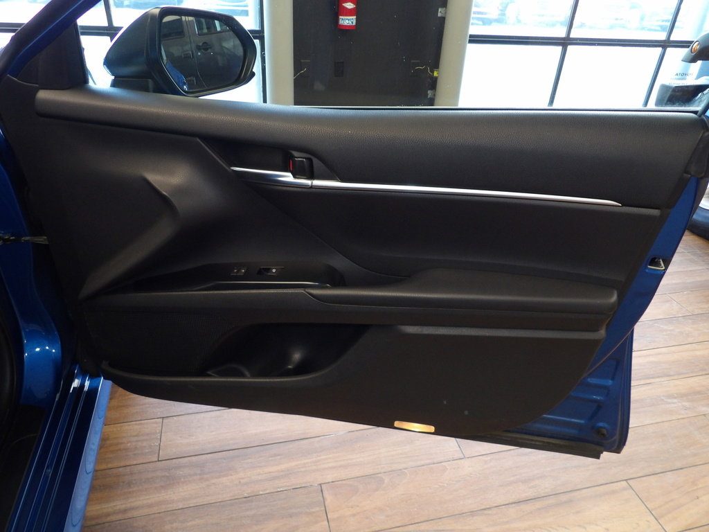 Used 2019 Toyota Camry LE image 12