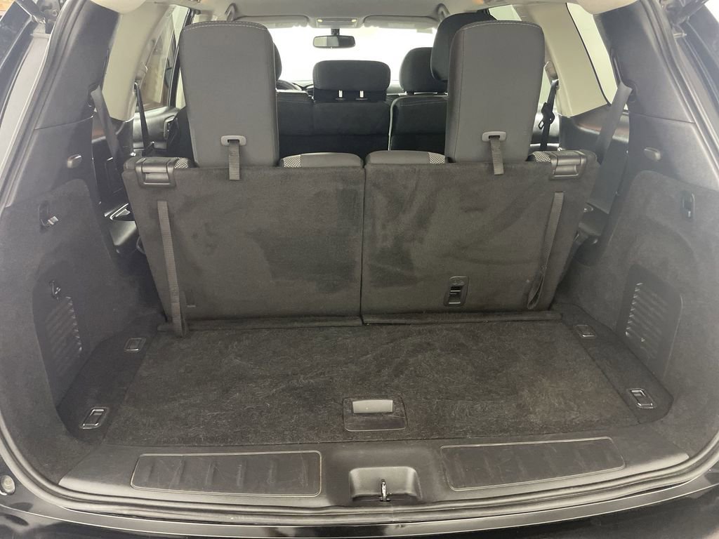 Used 2020 Nissan Pathfinder SV image 25