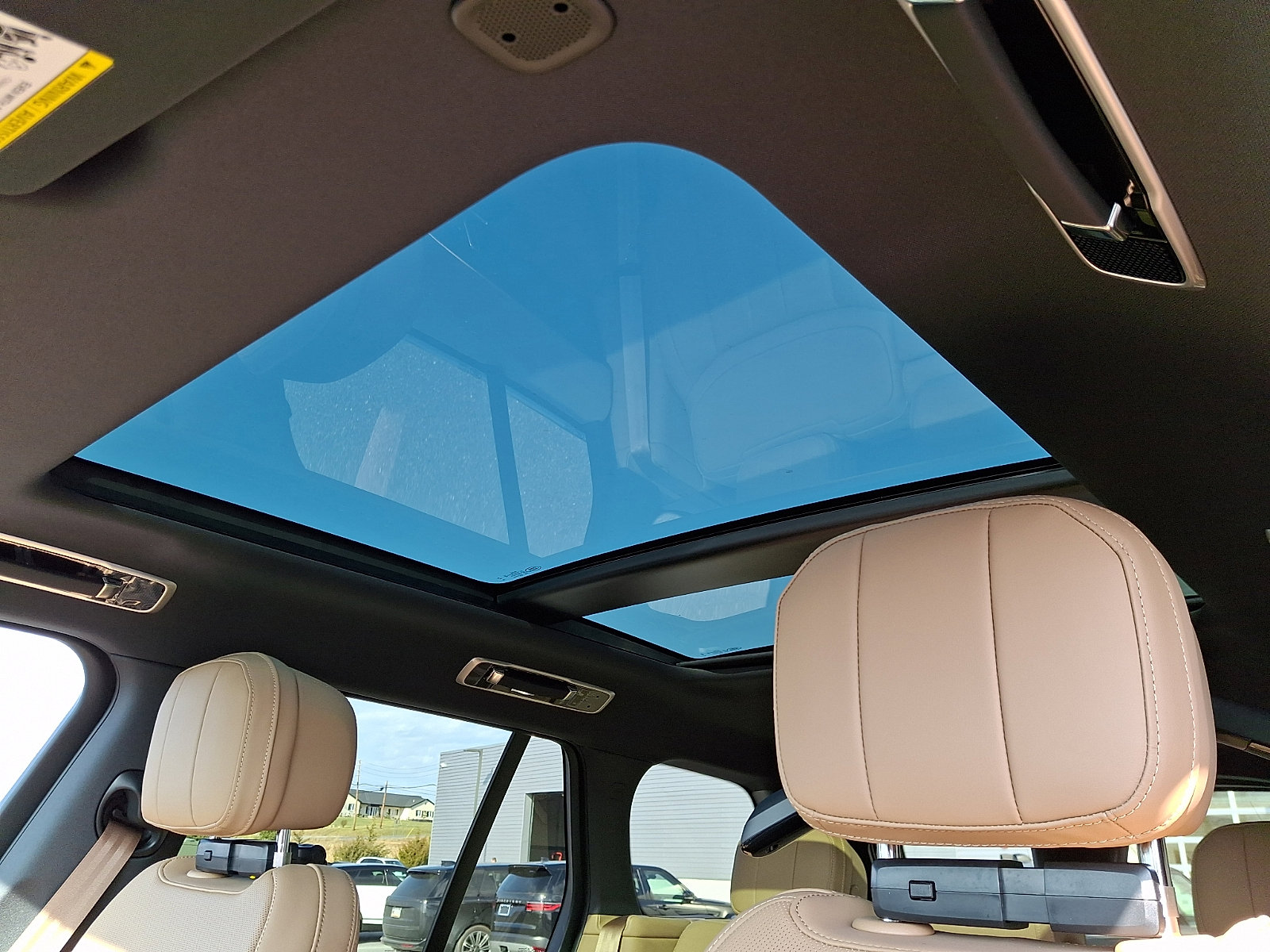 New 2026 Land Rover Range Rover SE image 12