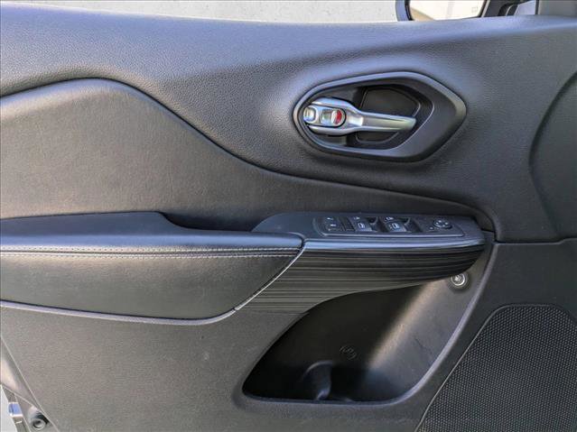 Used 2016 Jeep Cherokee Limited image 11