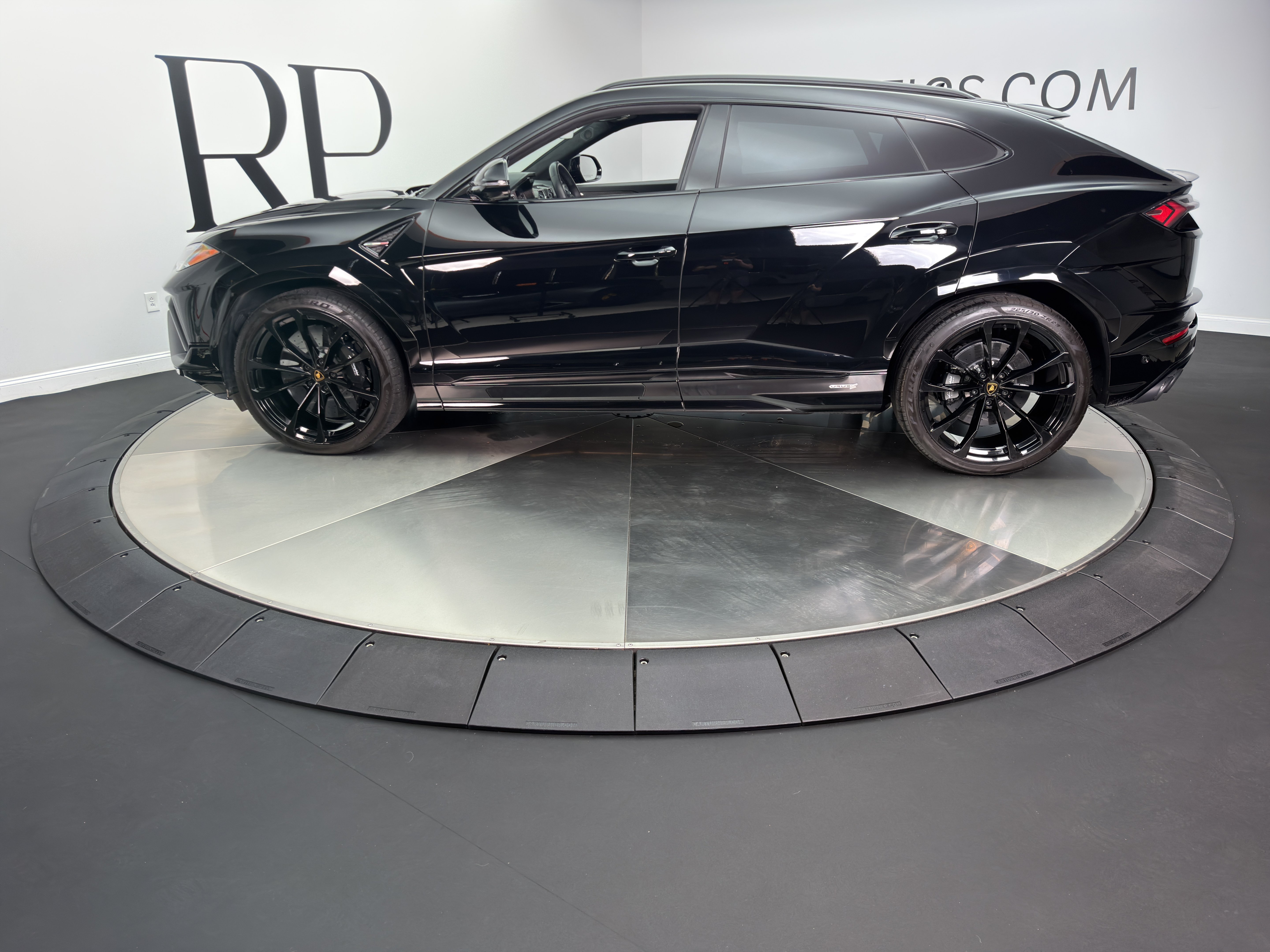 Used 2023 Lamborghini Urus S AWD/4WD image 3