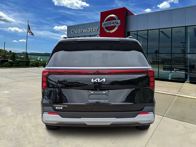 Used 2025 Kia Carnival EX FWD image 5