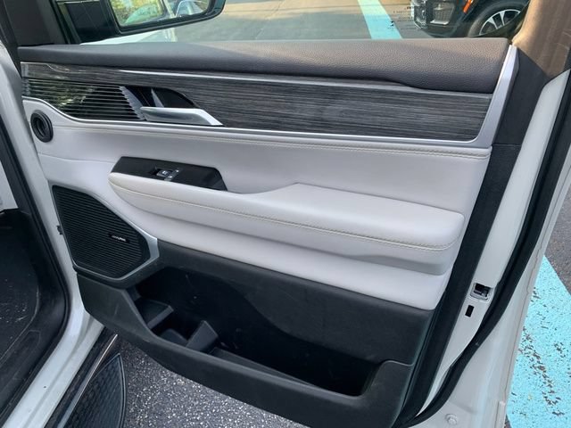 Certified 2022 Jeep Wagoneer Series III w/ Rear Seat Video Group 1 AWD/4WD image 12