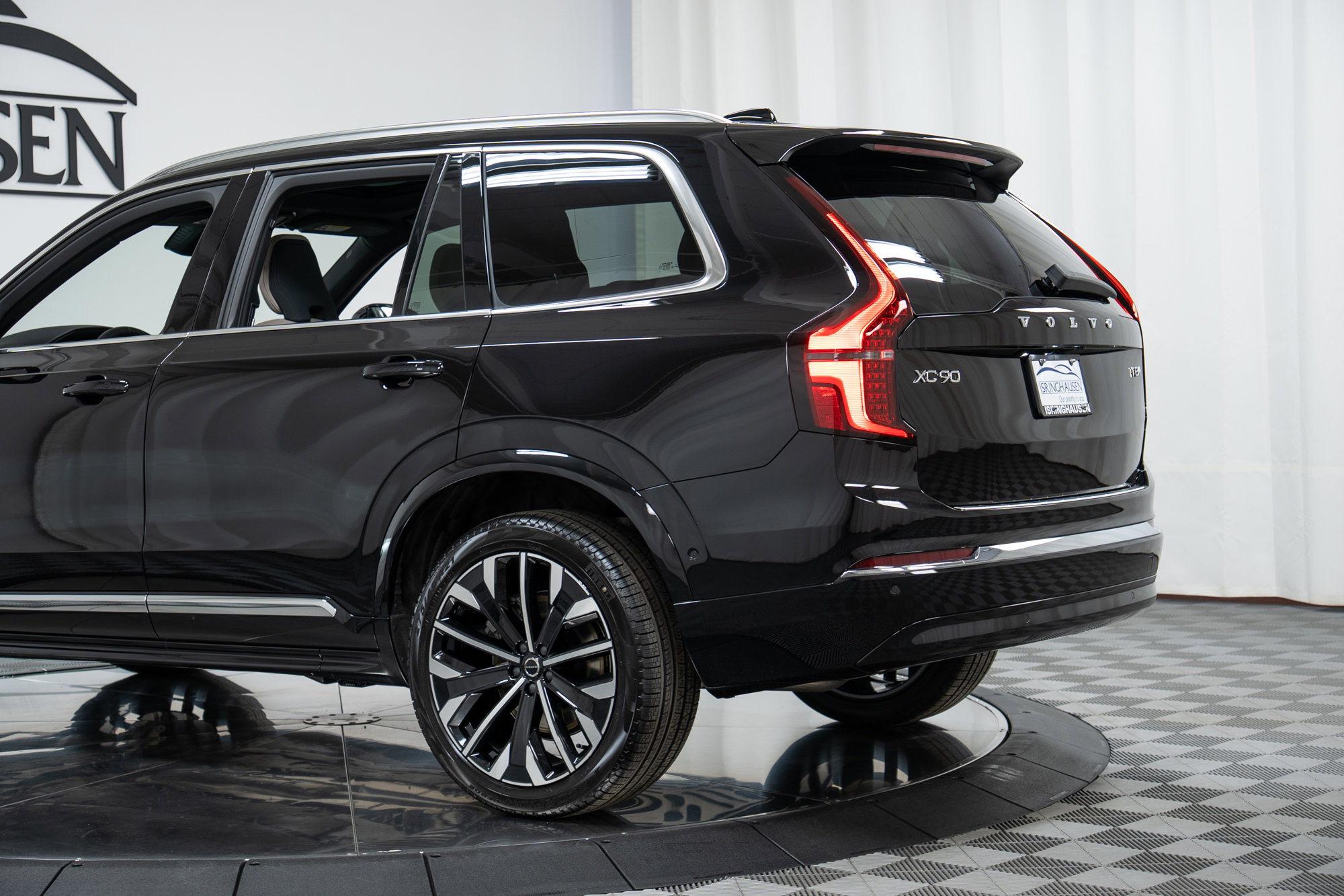 New 2026 Volvo XC90 T8 Plus w/ Protection Package Premier image 30