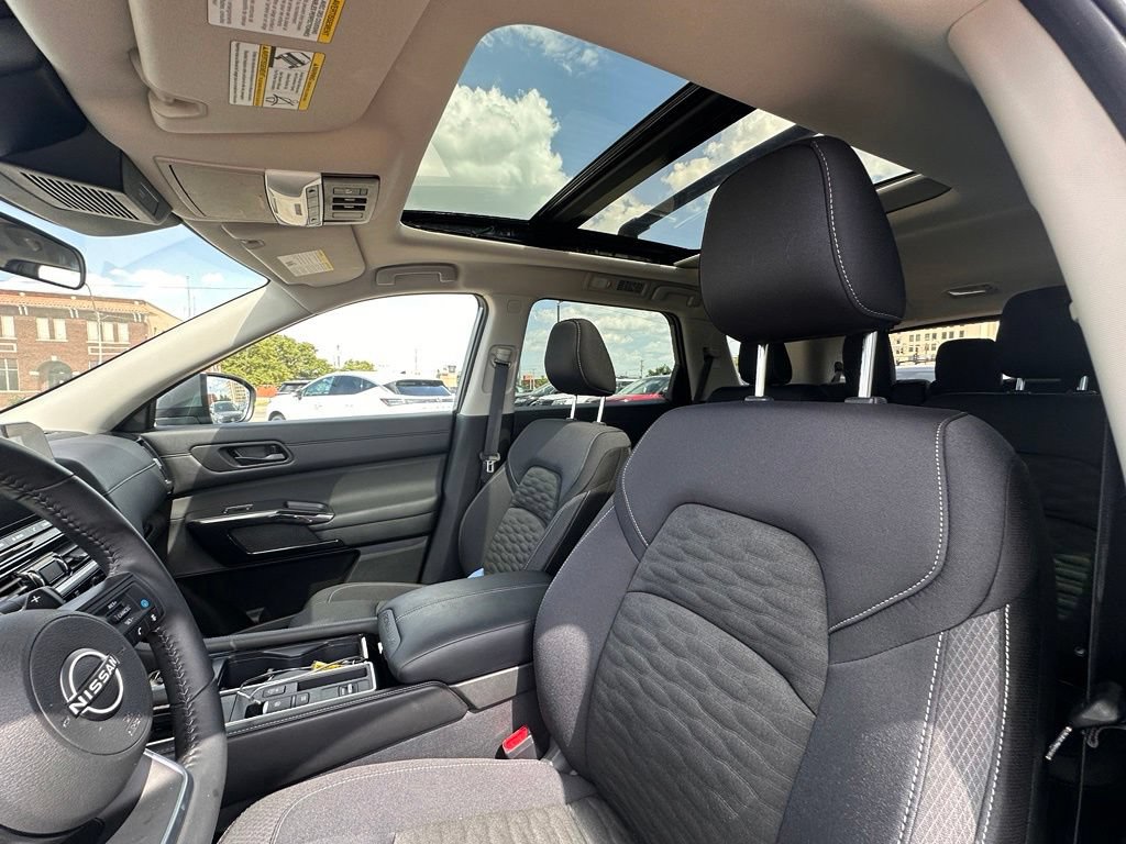 Certified 2025 Nissan Pathfinder SV w/ SV Premium Package FWD image 14