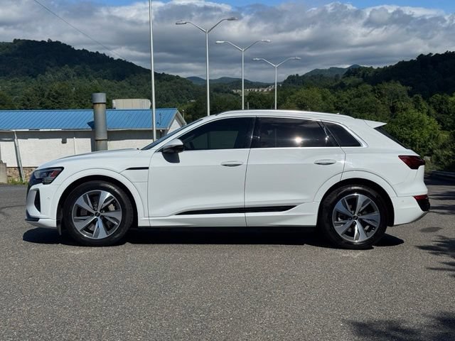 Used 2024 Audi Q8 e-tron Premium Plus w/ Premium Plus Package AWD/4WD image 4