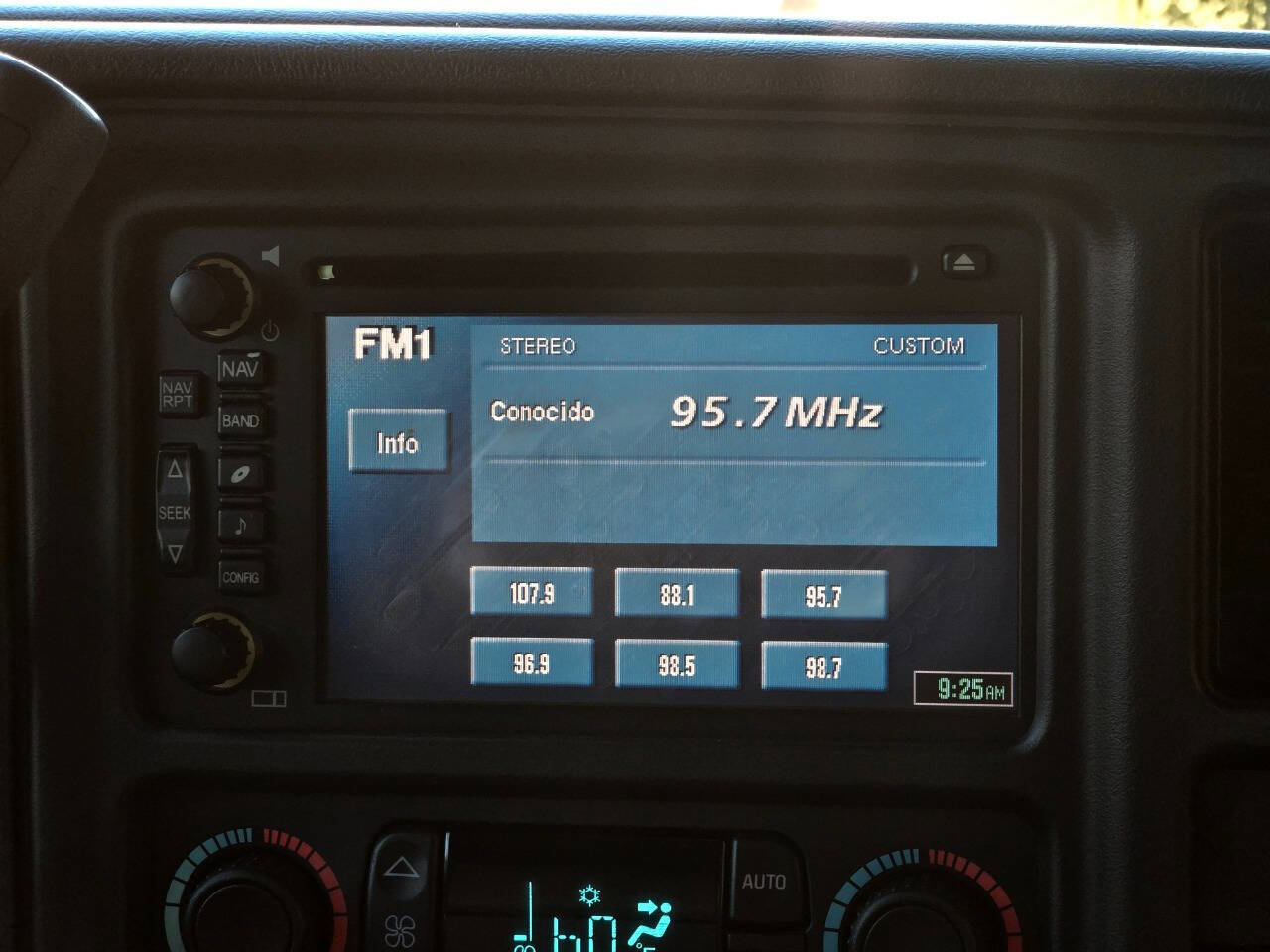 Used 2006 Chevrolet Avalanche Z66 w/ Sun And Sound Package image 14