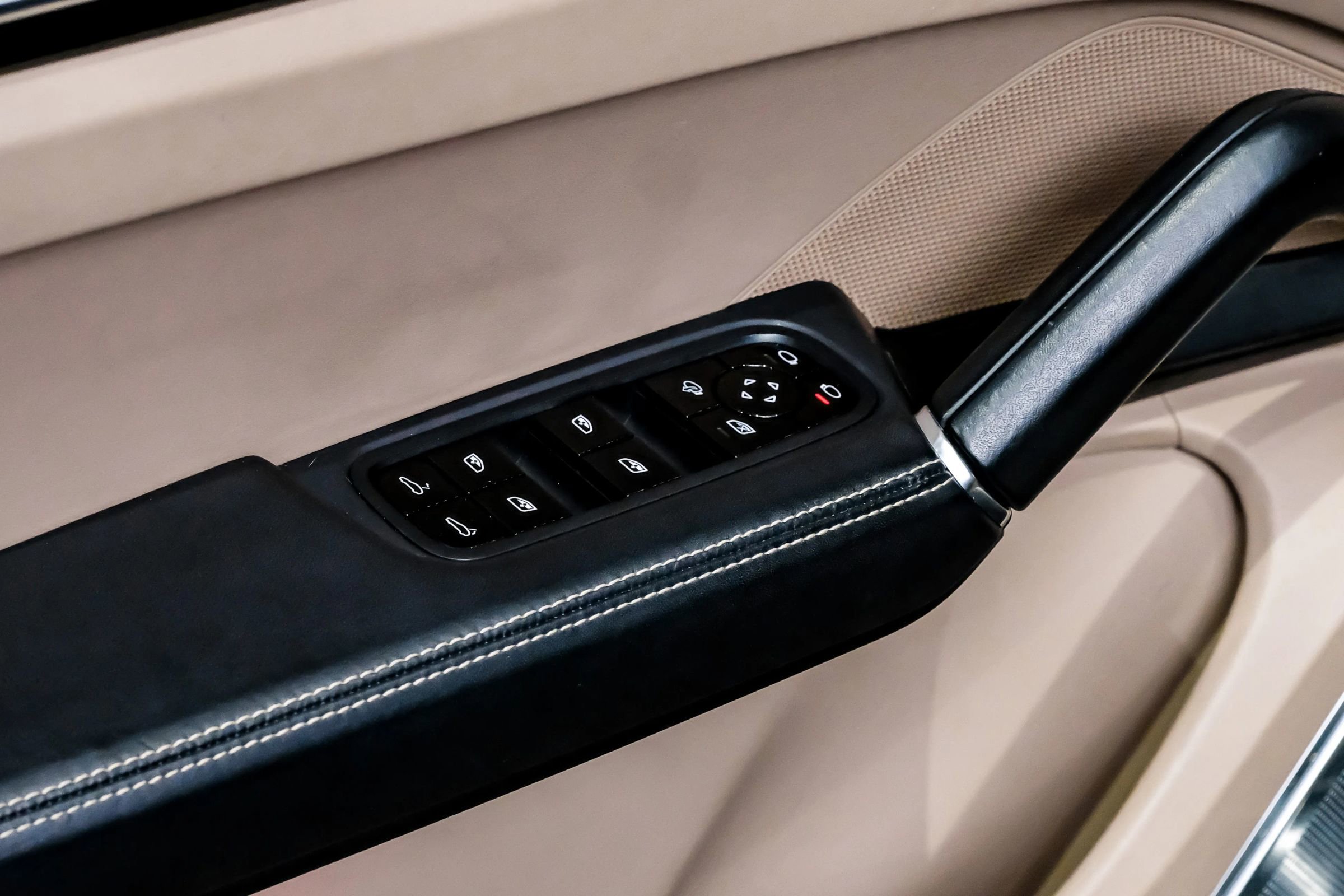 Used 2020 Porsche Cayenne S image 36