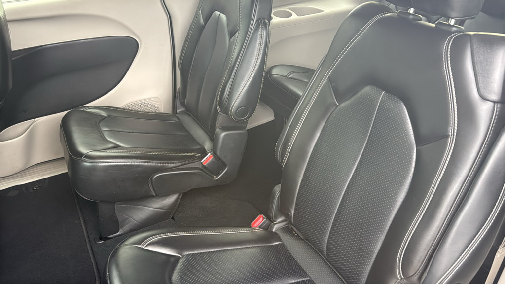 Used 2023 Chrysler Pacifica Touring-L FWD image 29