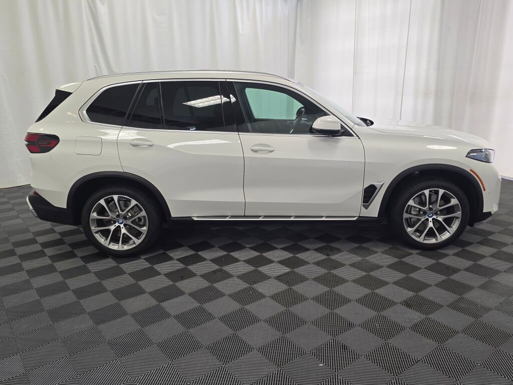 Used 2025 BMW X5 xDrive50e image 6