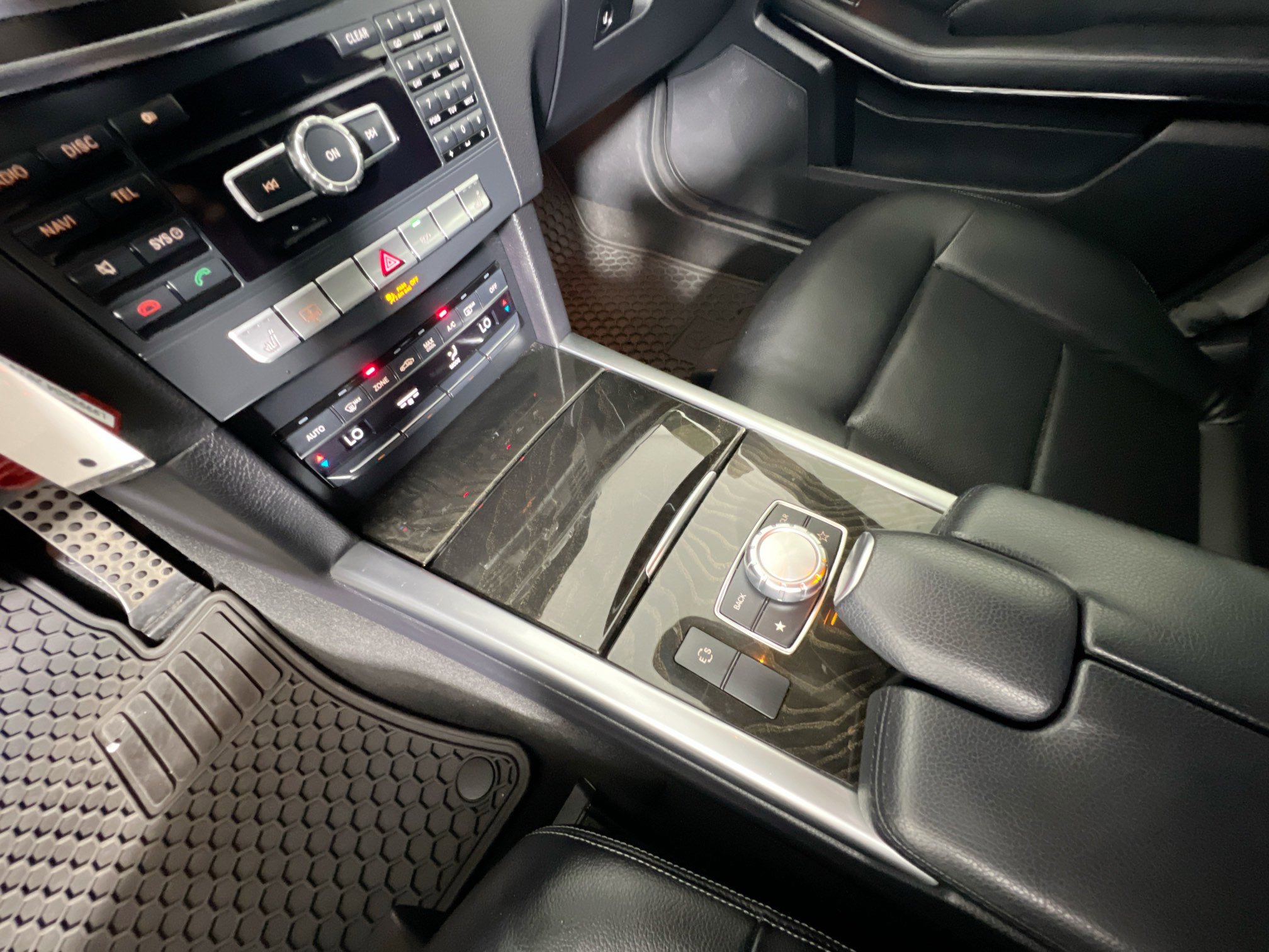 Used 2014 Mercedes-Benz E 350 4MATIC Sedan image 25