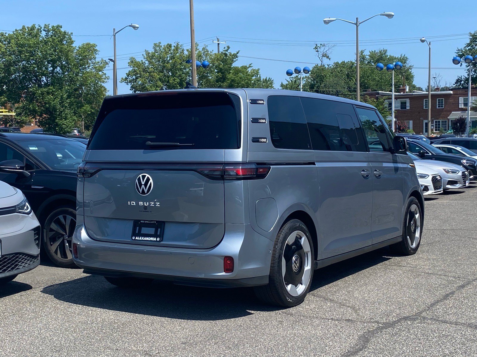 Certified 2025 Volkswagen ID. Buzz Pro S RWD image 3