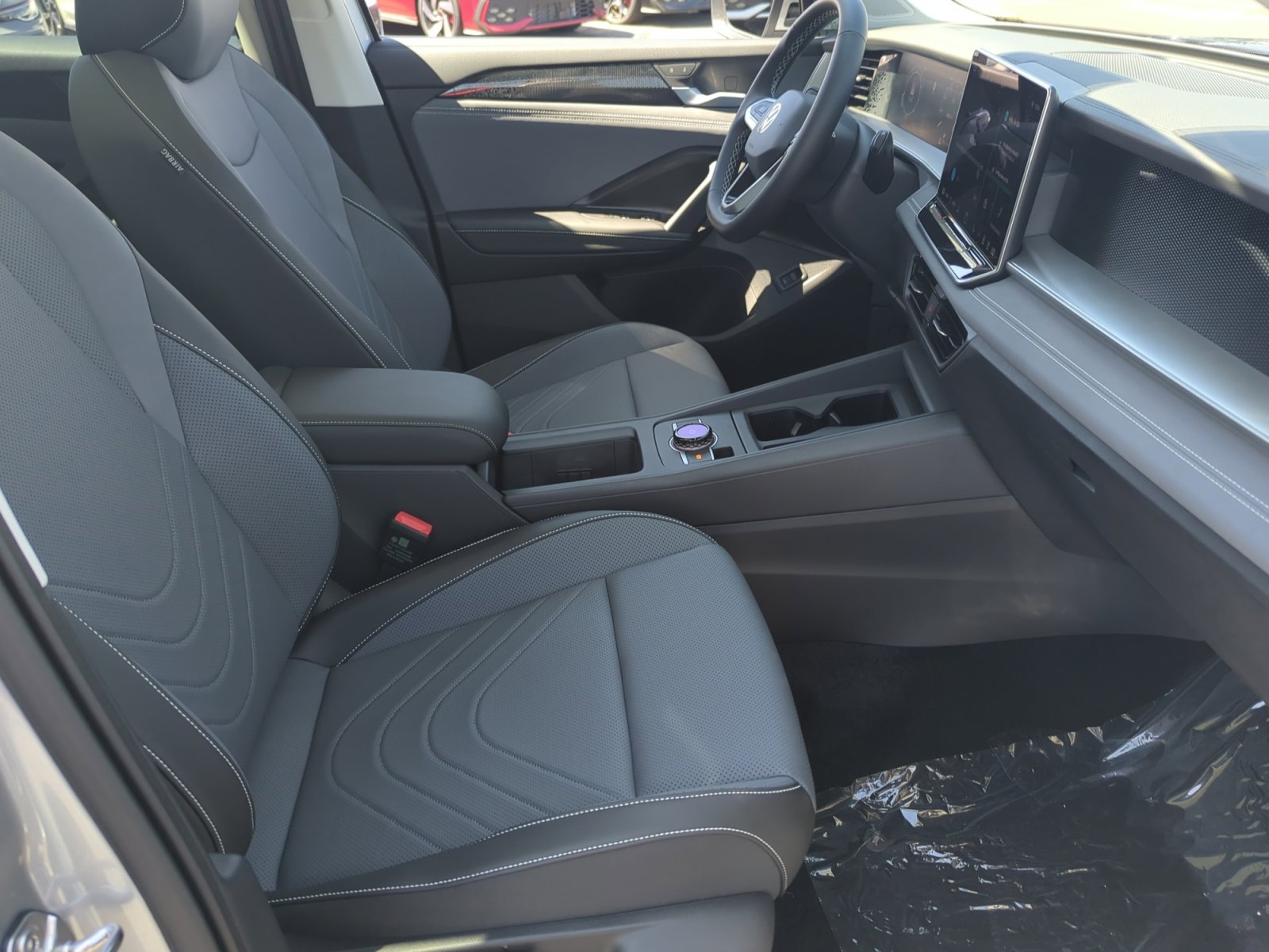 New 2025 Volkswagen Tiguan SE image 18