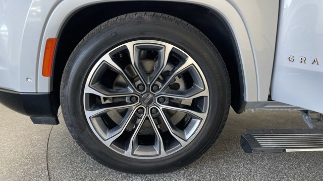 Used 2023 Jeep Grand Wagoneer Series III image 50