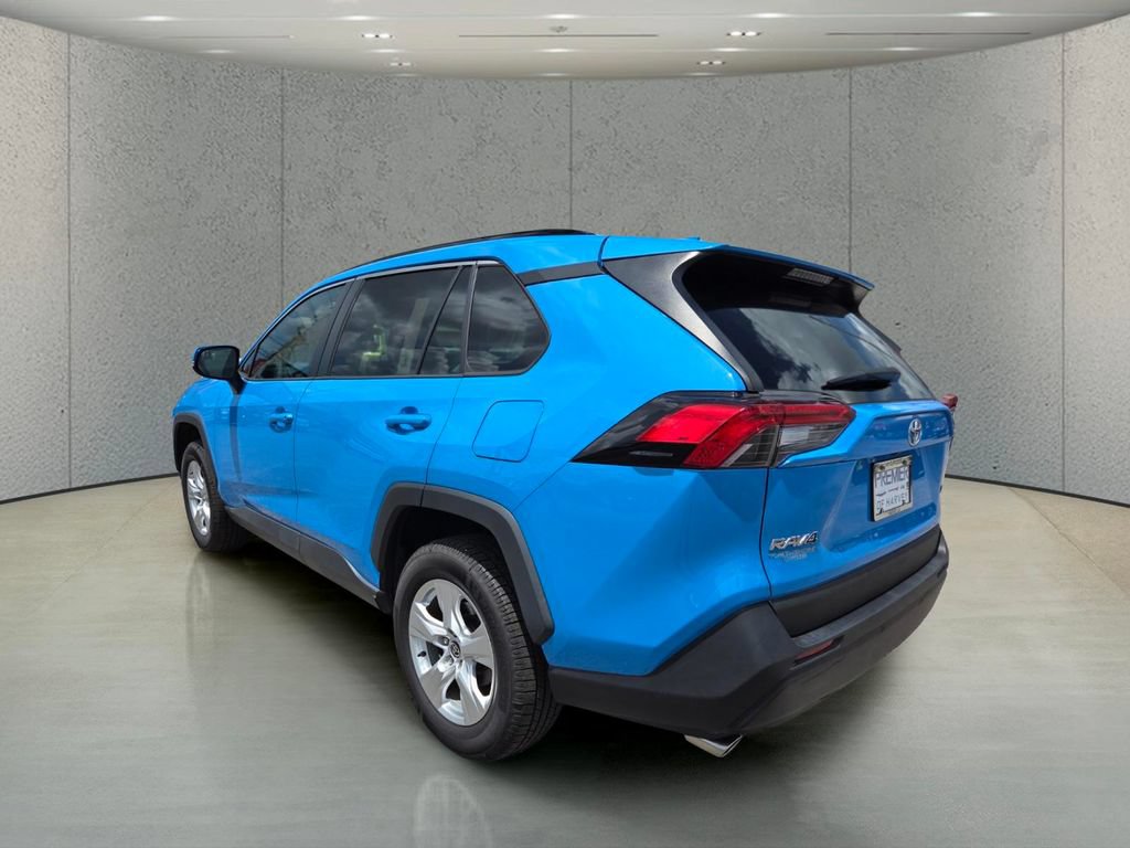 Used 2021 Toyota RAV4 XLE w/ Convenience Package FWD image 3