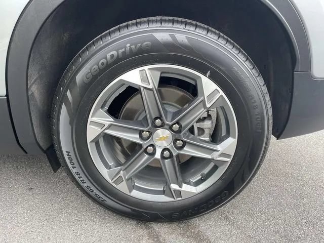 Used 2025 Chevrolet Blazer LT FWD image 13