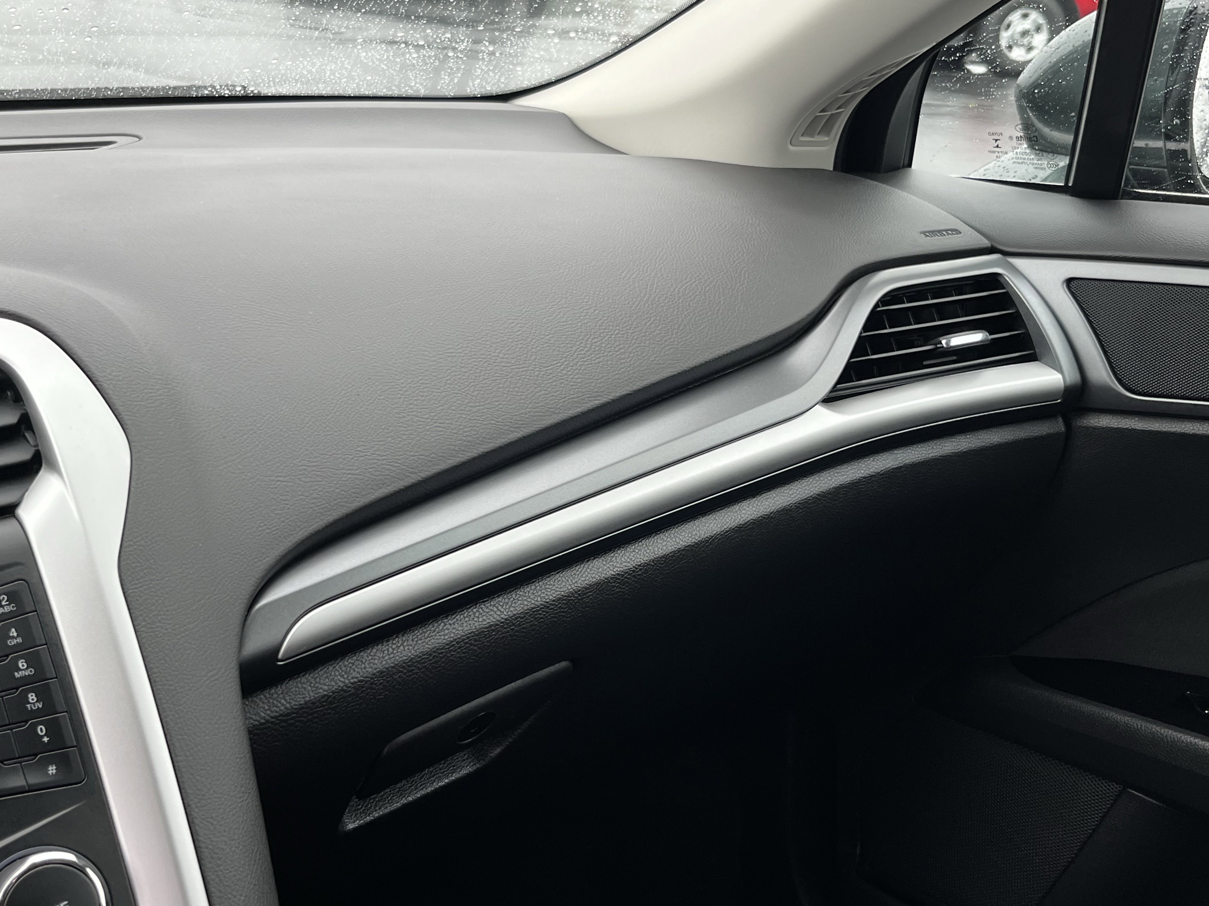 Used 2015 Ford Fusion SE image 19