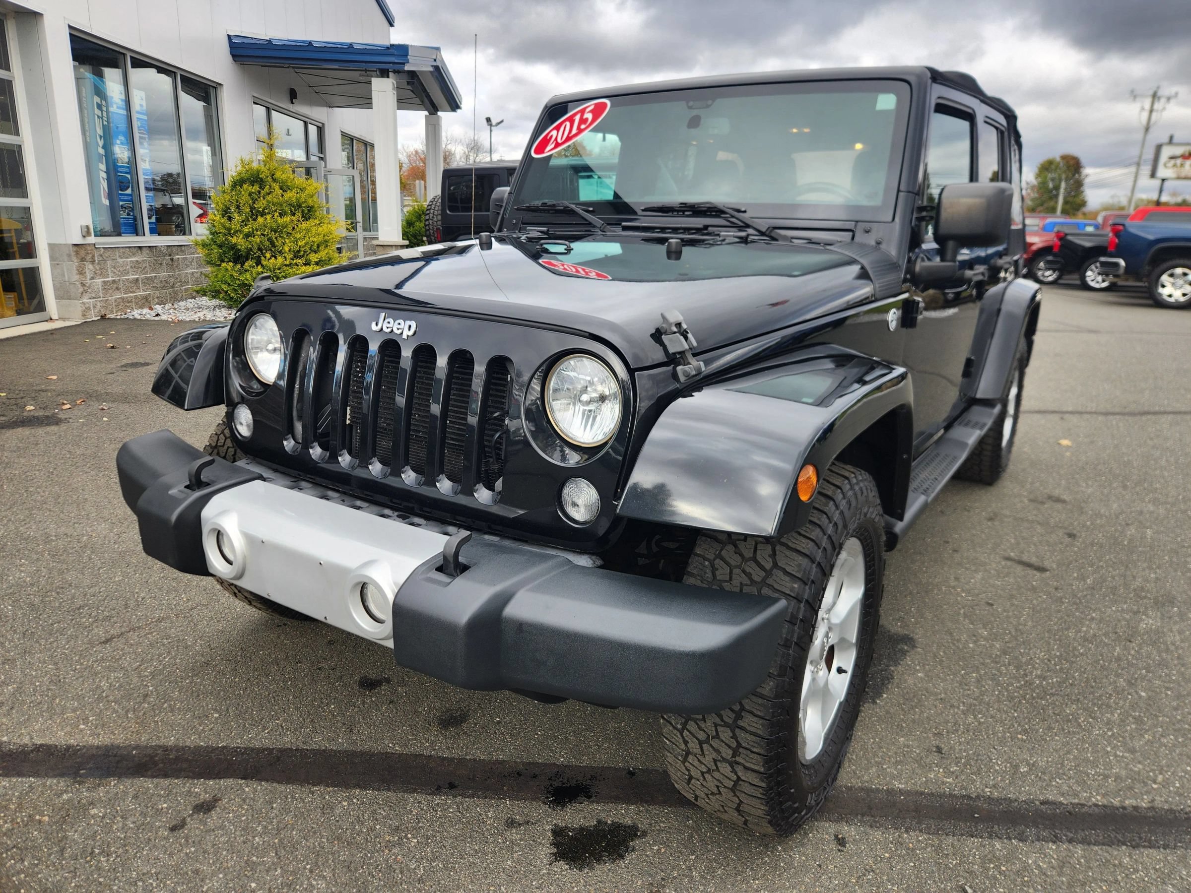 Used 2015 Jeep Wrangler Unlimited Sahara w/ Connectivity Group AWD/4WD image 5