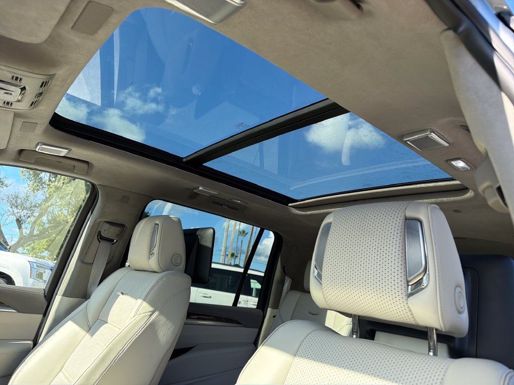 Used 2025 Cadillac Escalade ESV Sport Platinum w/ LPO, Floor Liner Package AWD/4WD image 17