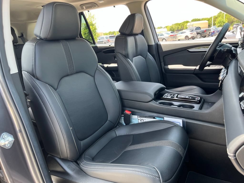 Certified 2025 Honda Pilot Touring image 30