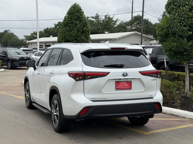 Used 2023 Toyota Highlander XLE FWD image 5