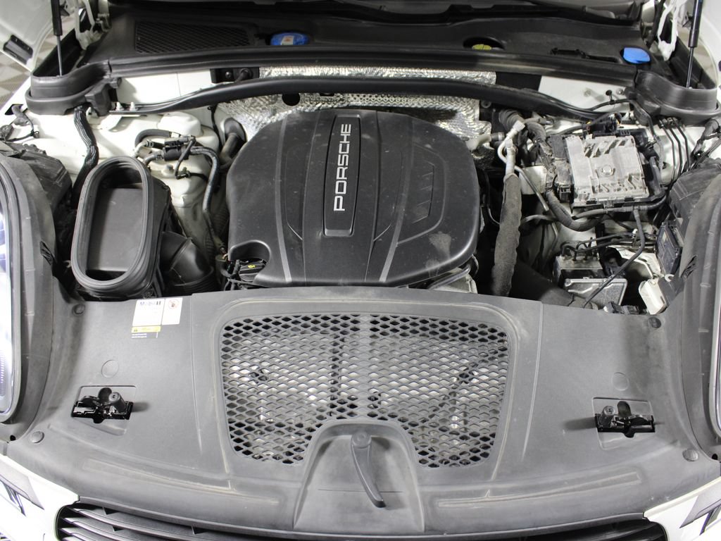 Certified 2021 Porsche Macan AWD/4WD image 43