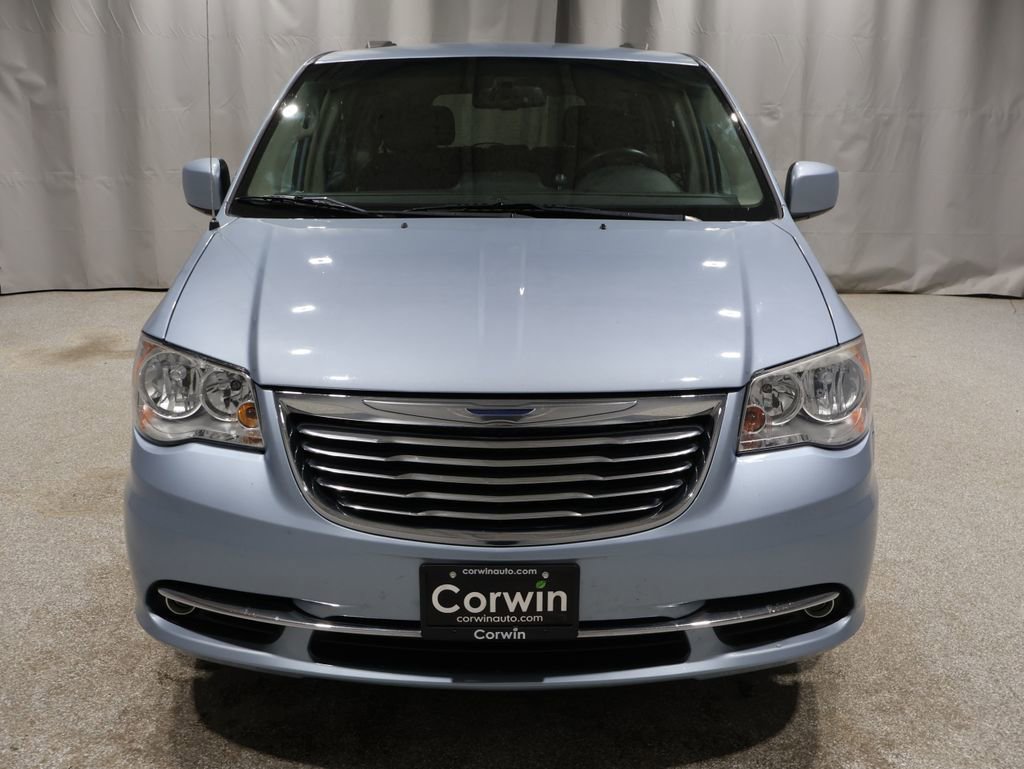 Used 2013 Chrysler Town & Country Touring image 6