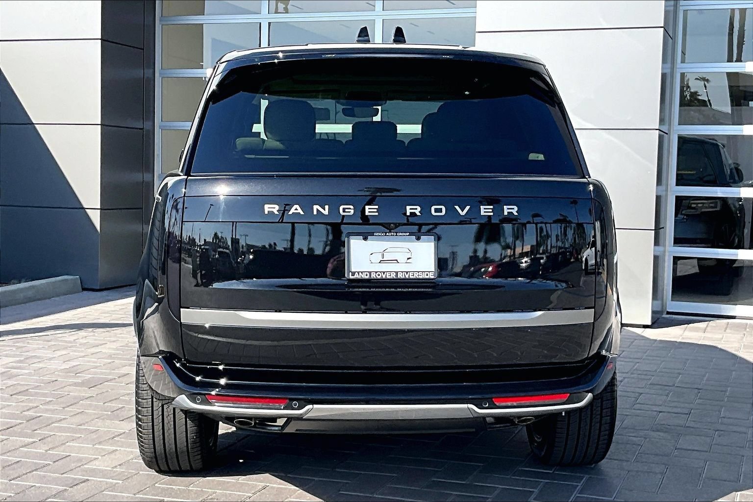 New 2026 Land Rover Range Rover Long Wheelbase SE AWD/4WD image 4