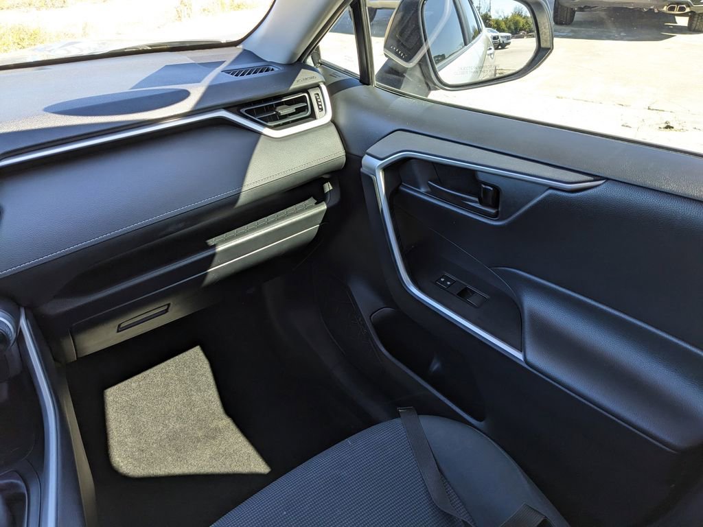 Used 2020 Toyota RAV4 LE image 19