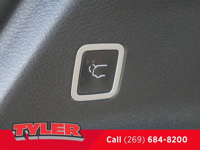 Certified 2025 Chrysler Pacifica Limited image 20