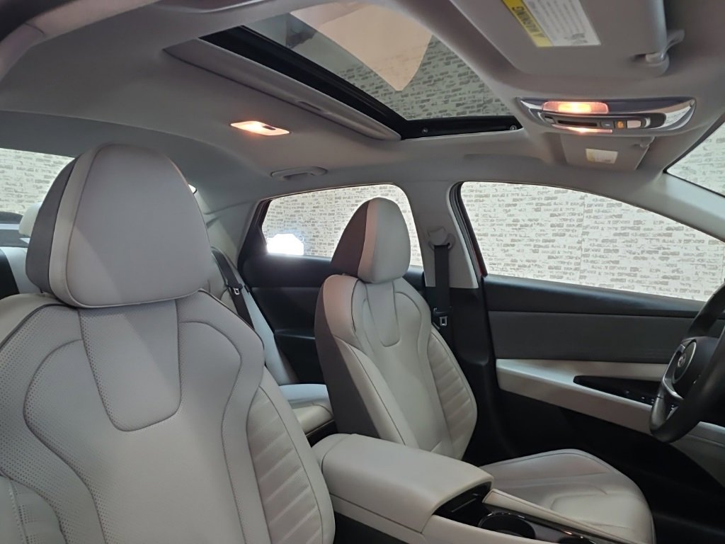 Used 2024 Hyundai Elantra Limited image 11