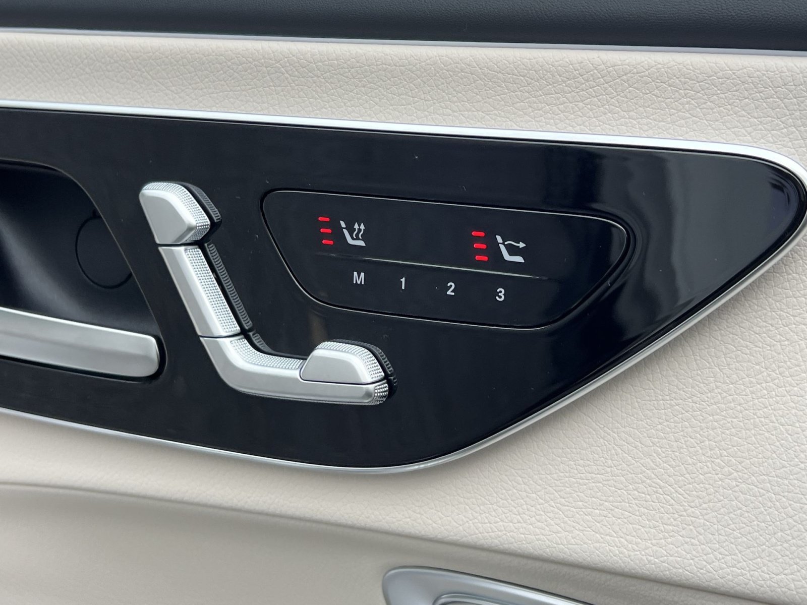 New 2027 Mercedes-Benz CLE 300 4MATIC Cabriolet image 40