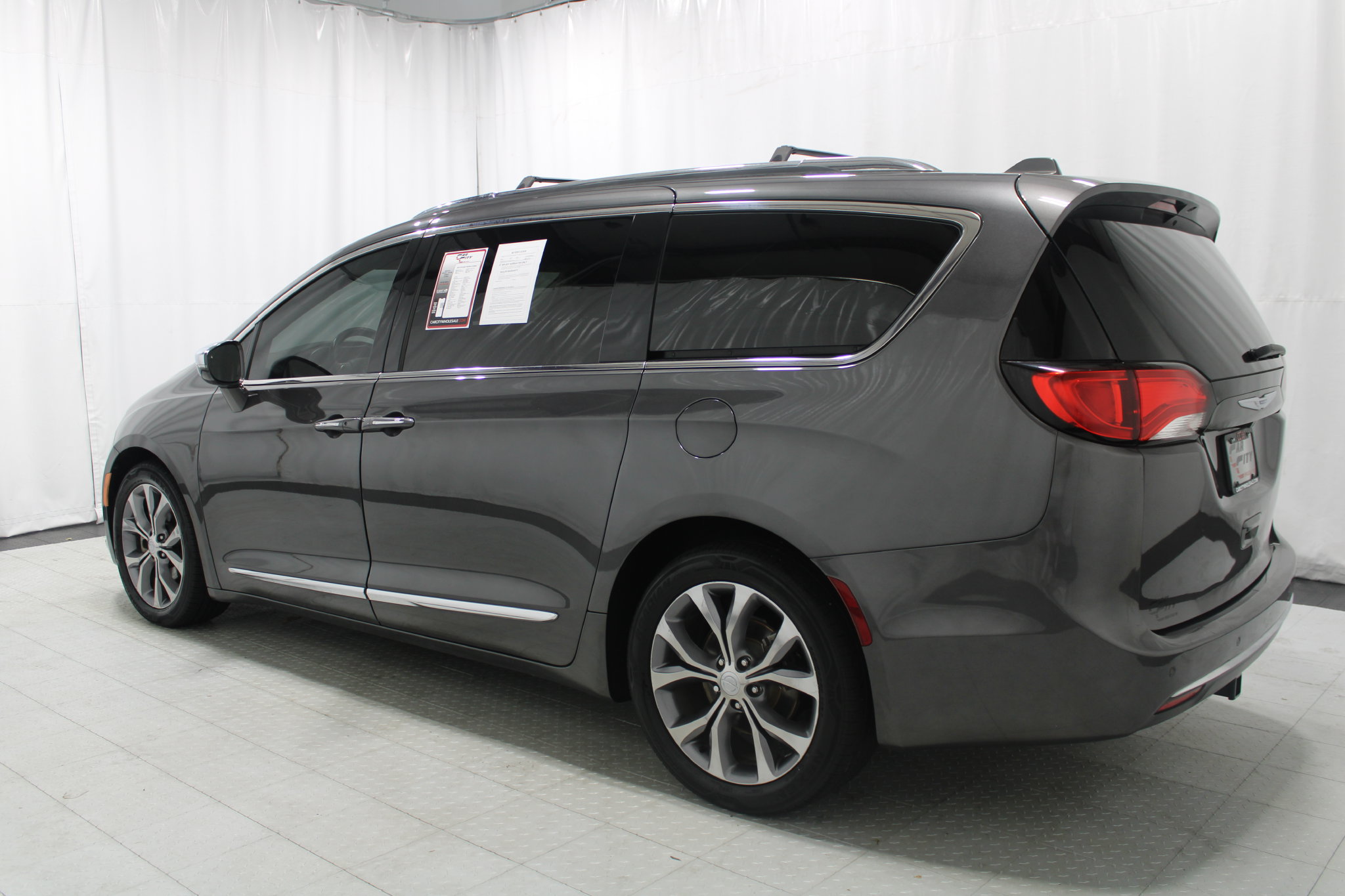 Used 2019 Chrysler Pacifica Limited FWD image 8