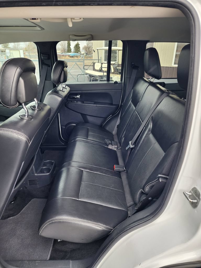 Used 2012 Jeep Liberty Sport AWD/4WD image 8