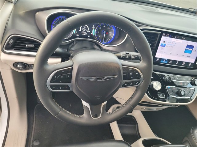 Used 2024 Chrysler Pacifica Touring-L image 30